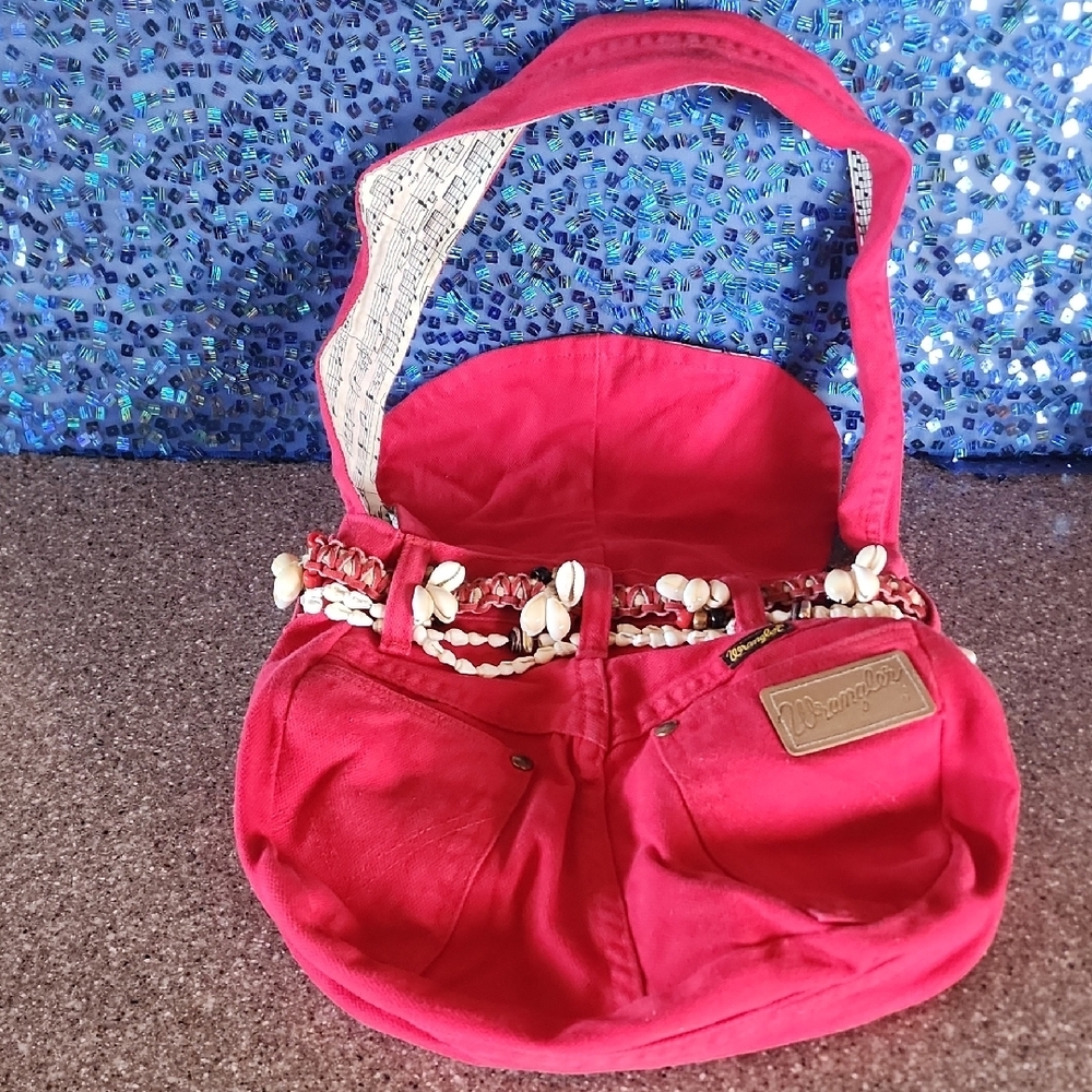 Wrangler, Red Shell and Music Design Shoulder Bag . - Picture 9 of 15